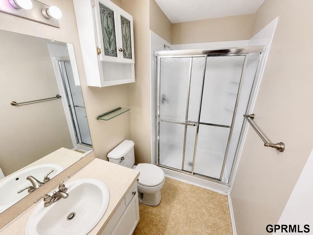 1505 Beaufort Drive, Papillion, NE 68133