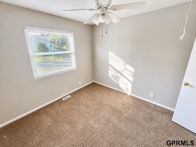 1505 Beaufort Drive, Papillion, NE 68133