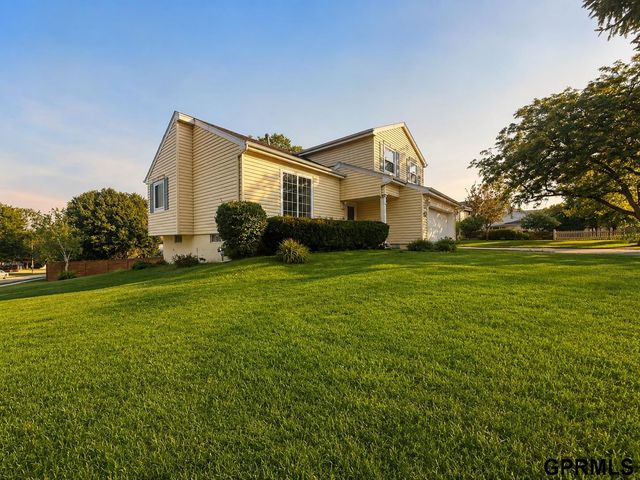 1505 Beaufort Drive, Papillion, NE 68133