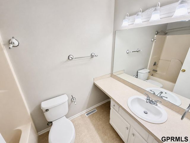 1505 Beaufort Drive, Papillion, NE 68133