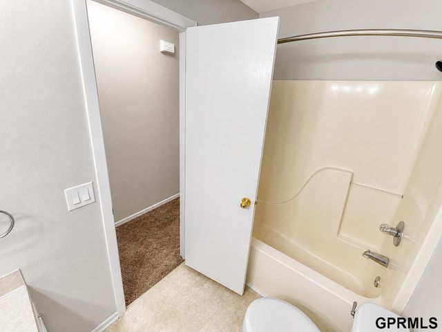 1505 Beaufort Drive, Papillion, NE 68133
