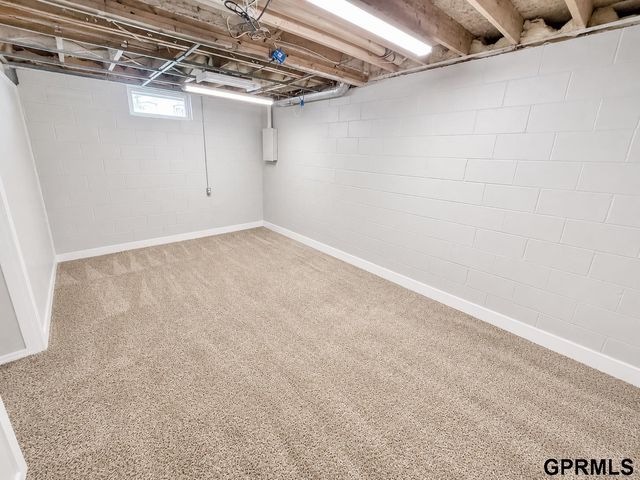 1505 Beaufort Drive, Papillion, NE 68133