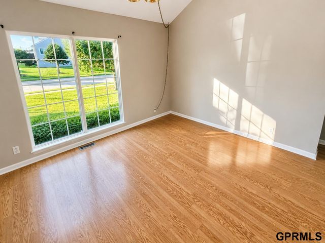 1505 Beaufort Drive, Papillion, NE 68133