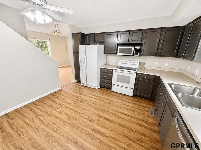 1505 Beaufort Drive, Papillion, NE 68133