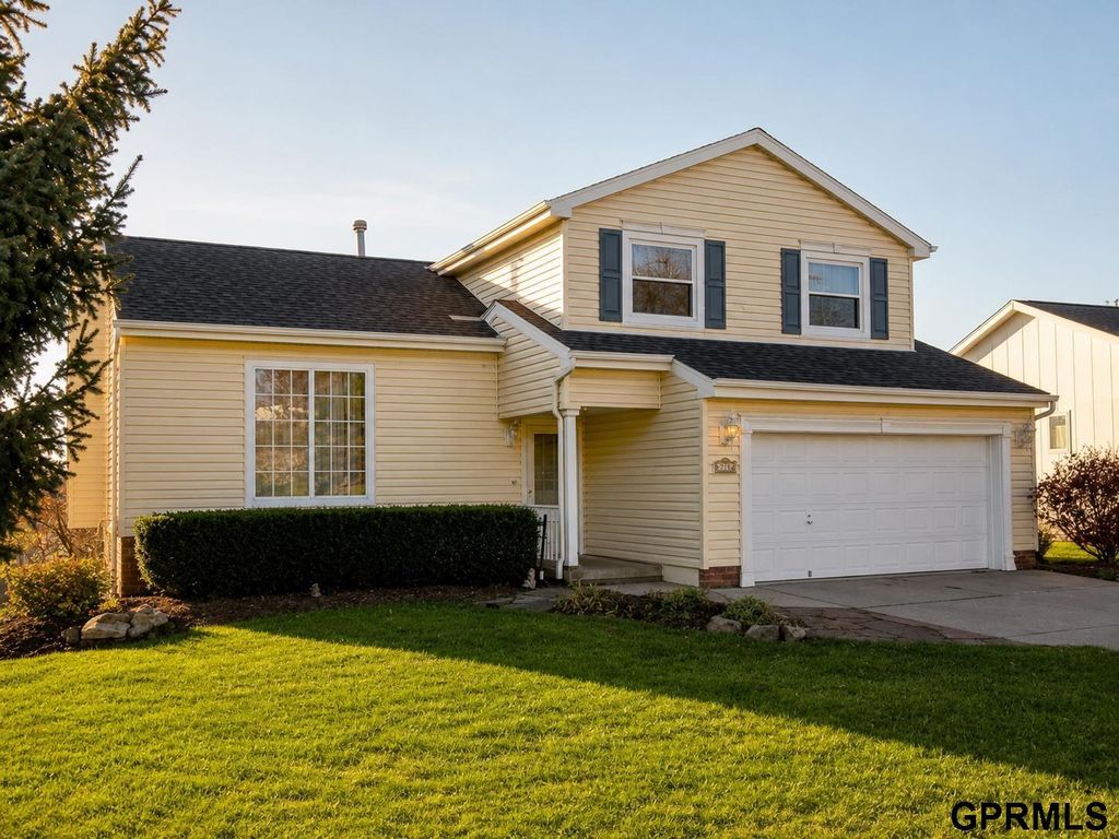 1505 Beaufort Drive, Papillion, NE 68133
