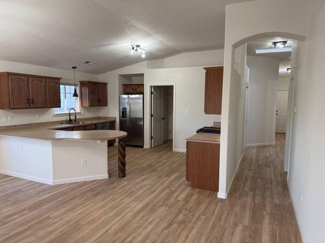 5663 Bald Eagle Road NW, Albuquerque, NM 87114