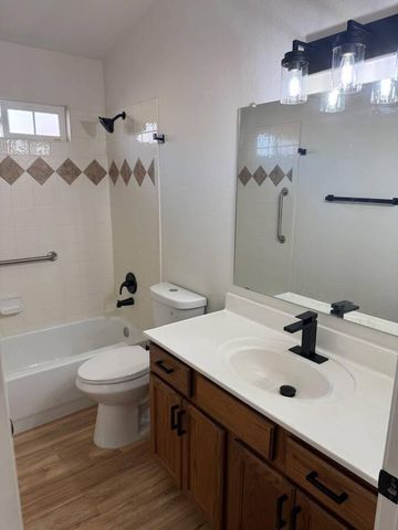 5663 Bald Eagle Road NW, Albuquerque, NM 87114