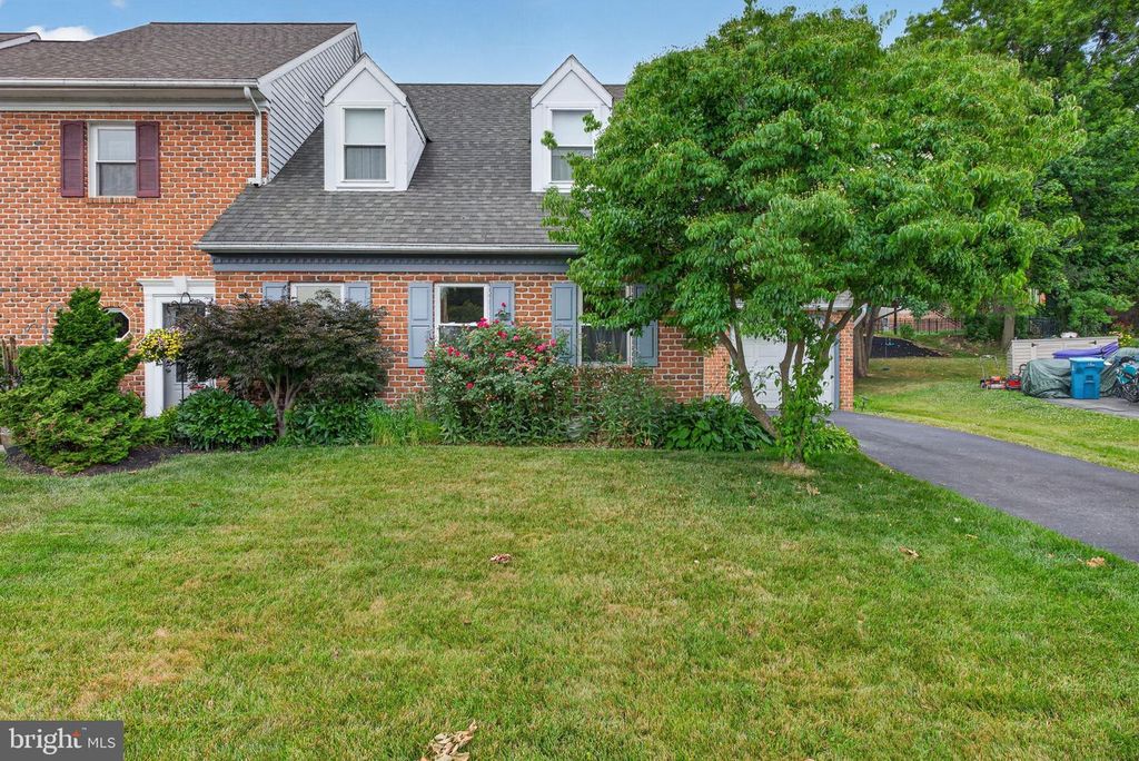 136 ROCKFORD SQ, Mountville, PA 17554
