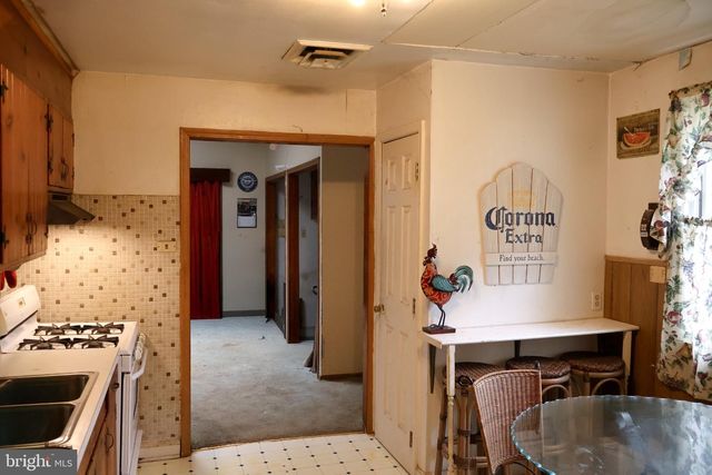 102 N JEROME PKWY, Glen Burnie, MD 21060