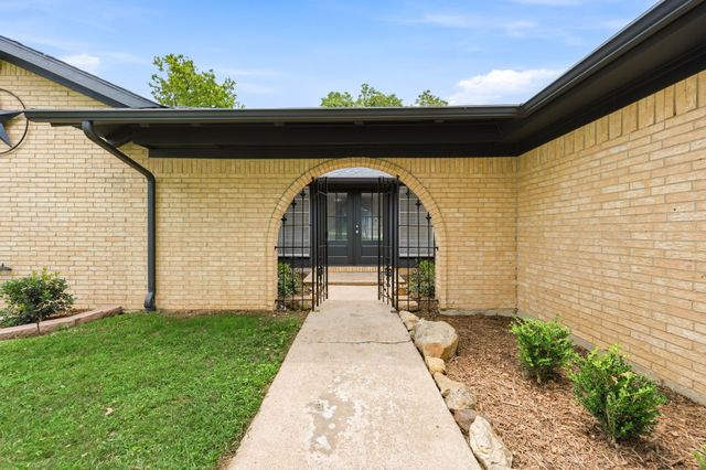 6748 Greenacres Drive, North Richland Hills, TX 76182