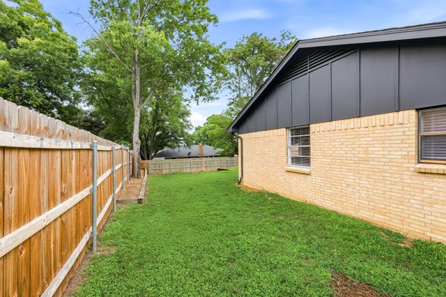 6748 Greenacres Drive, North Richland Hills, TX 76182