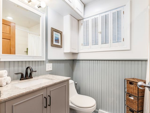 6235 S Rutherford Avenue, Chicago, IL 60638