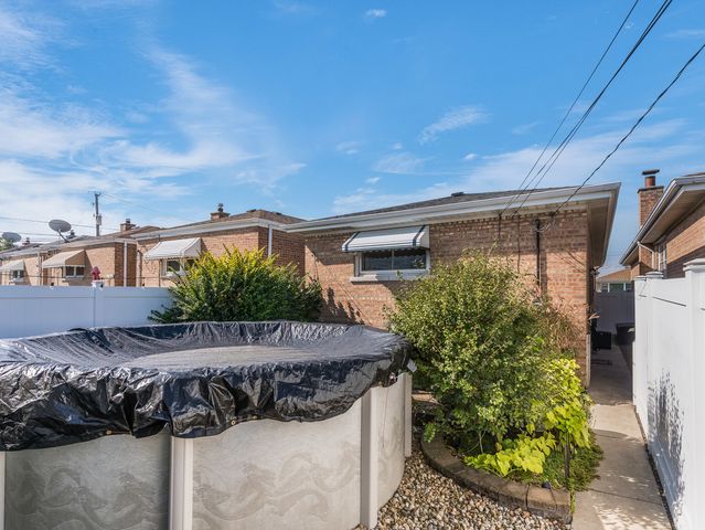 6235 S Rutherford Avenue, Chicago, IL 60638