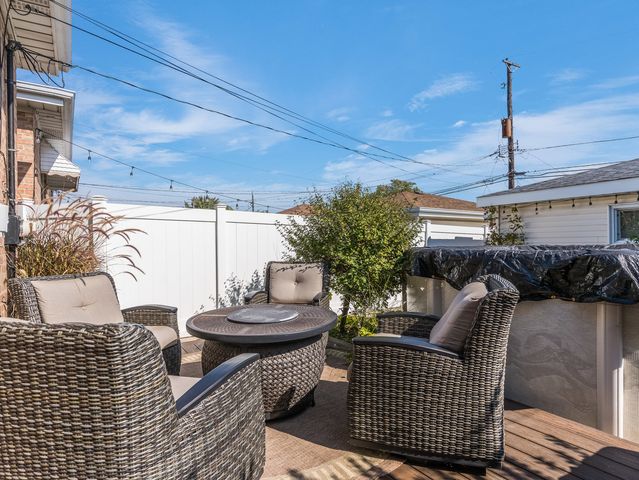 6235 S Rutherford Avenue, Chicago, IL 60638