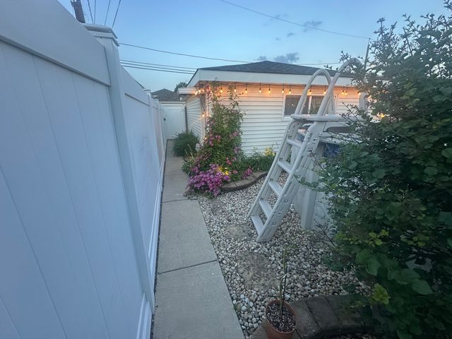 6235 S Rutherford Avenue, Chicago, IL 60638