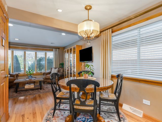 6235 S Rutherford Avenue, Chicago, IL 60638