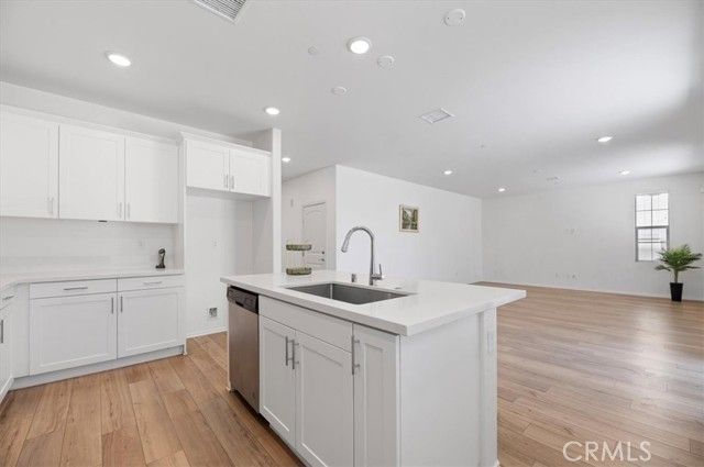 938 W Jasmine Way, Rialto, CA 92376