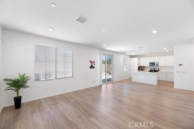 938 W Jasmine Way, Rialto, CA 92376