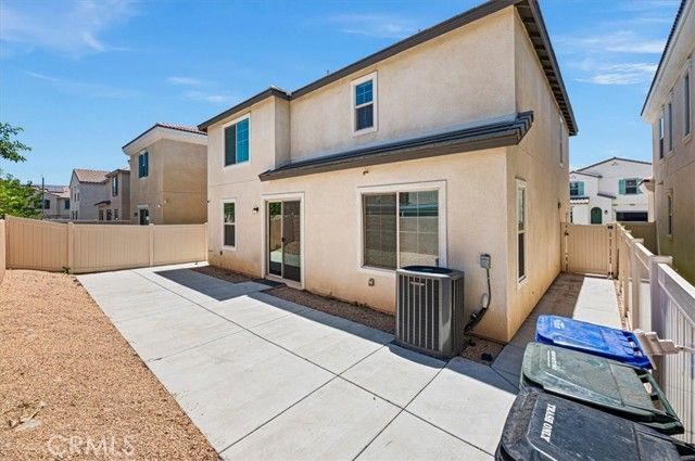 938 W Jasmine Way, Rialto, CA 92376