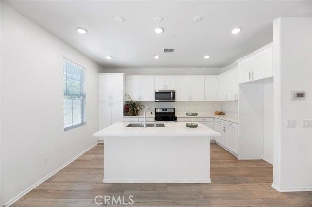 938 W Jasmine Way, Rialto, CA 92376