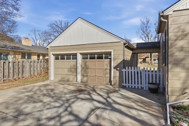 1606 Highland Dr, Augusta, KS 67010