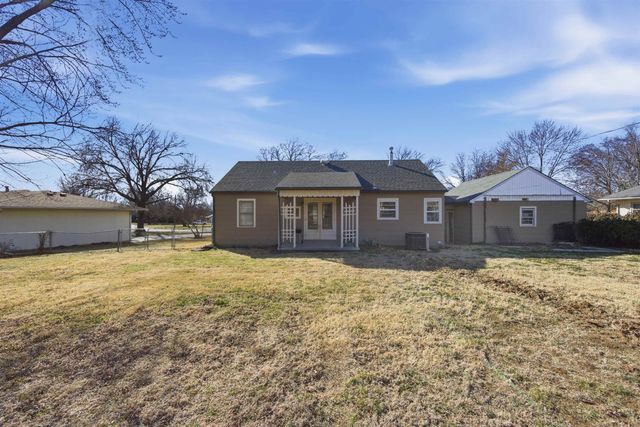 1606 Highland Dr, Augusta, KS 67010