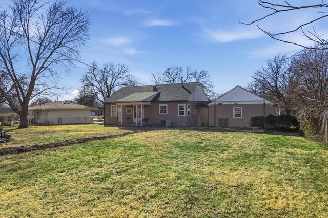 1606 Highland Dr, Augusta, KS 67010