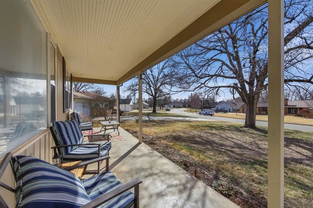 1606 Highland Dr, Augusta, KS 67010