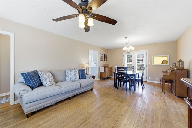 1606 Highland Dr, Augusta, KS 67010