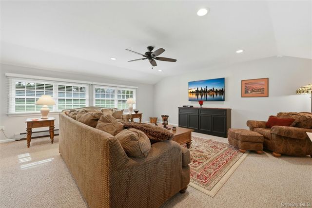 8 Kemswick Drive, Stony Brook, NY 11790