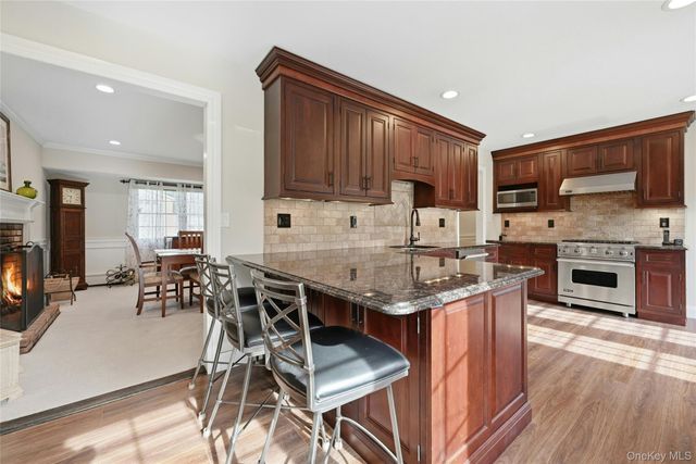 8 Kemswick Drive, Stony Brook, NY 11790