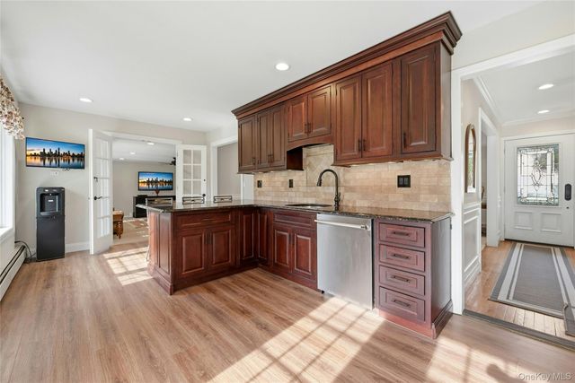 8 Kemswick Drive, Stony Brook, NY 11790