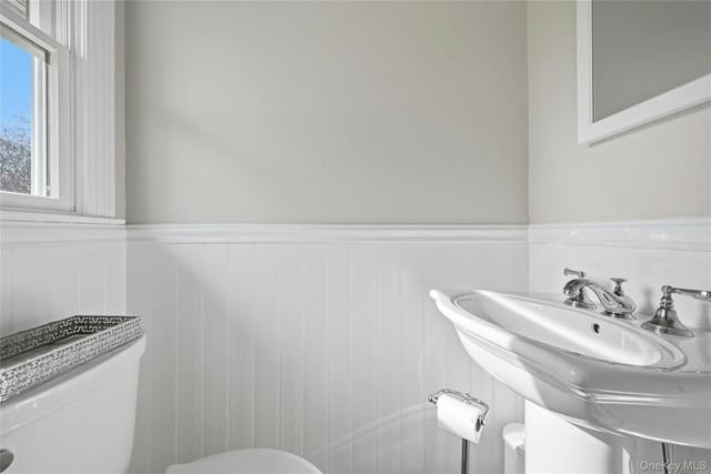 8 Kemswick Drive, Stony Brook, NY 11790