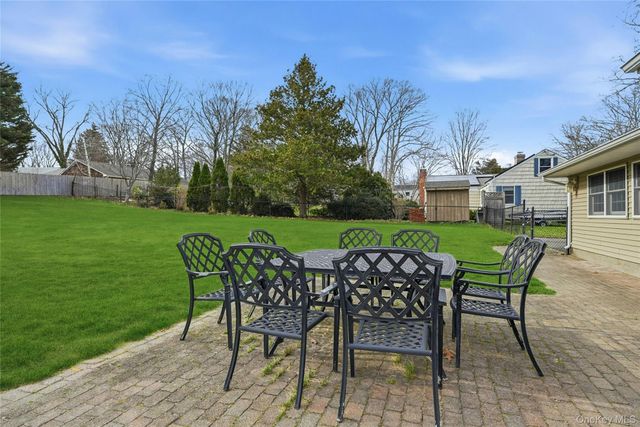 8 Kemswick Drive, Stony Brook, NY 11790