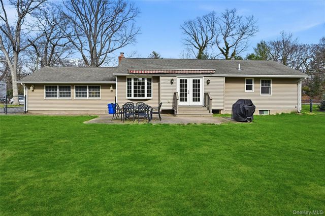 8 Kemswick Drive, Stony Brook, NY 11790