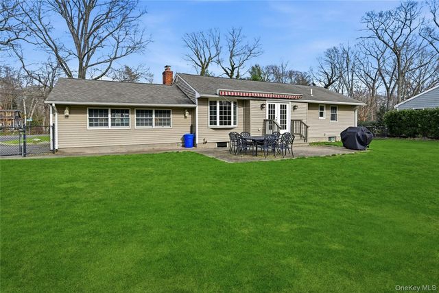 8 Kemswick Drive, Stony Brook, NY 11790