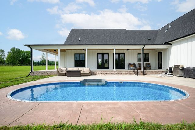 2075 Egypt Rd, Chapel Hill, TN 37034