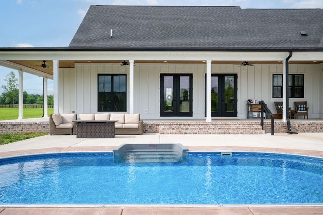 2075 Egypt Rd, Chapel Hill, TN 37034