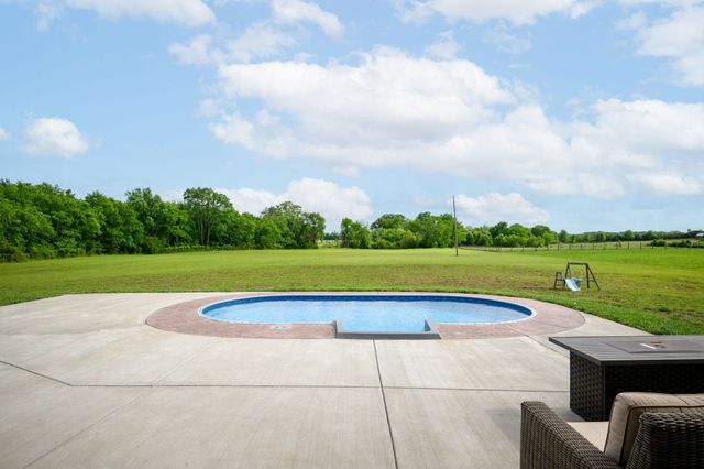 2075 Egypt Rd, Chapel Hill, TN 37034