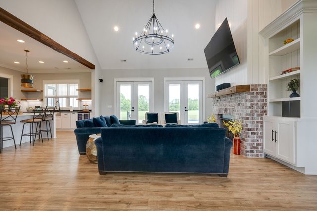 2075 Egypt Rd, Chapel Hill, TN 37034