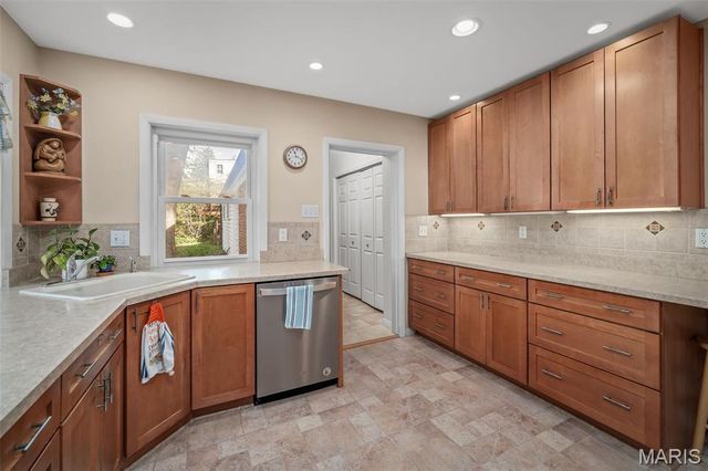801 Fairdale Avenue, Rock Hill, MO 63119