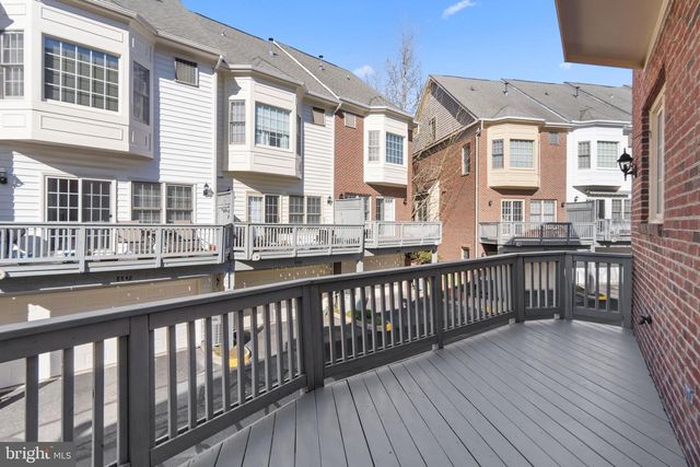 8882 ASHGROVE HOUSE LN, Vienna, VA 22182