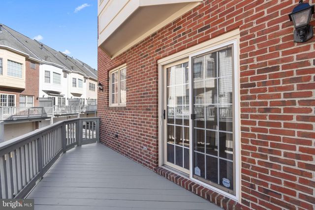 8882 ASHGROVE HOUSE LN, Vienna, VA 22182