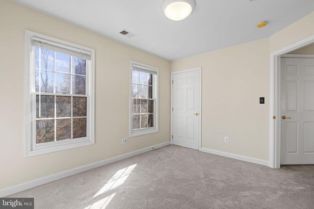 8882 ASHGROVE HOUSE LN, Vienna, VA 22182