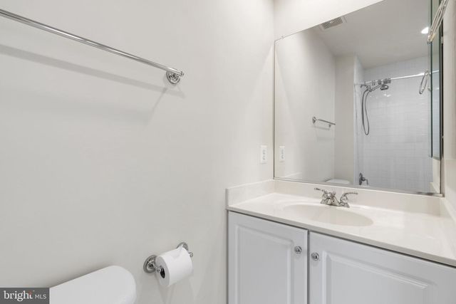 8882 ASHGROVE HOUSE LN, Vienna, VA 22182