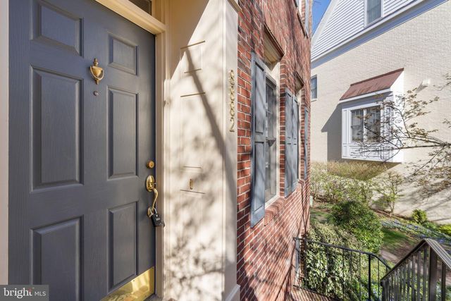 8882 ASHGROVE HOUSE LN, Vienna, VA 22182