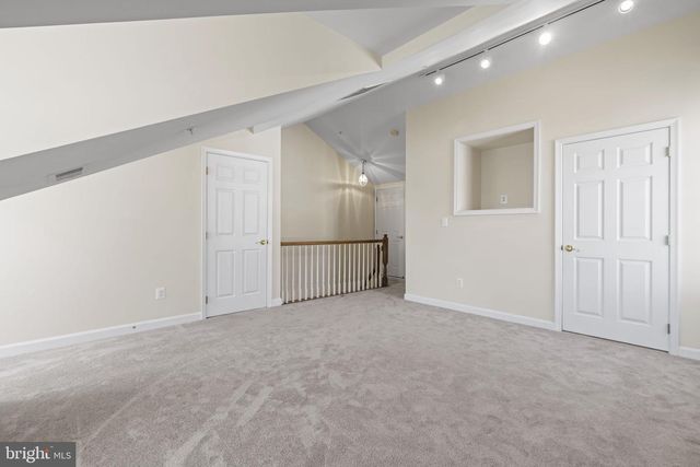 8882 ASHGROVE HOUSE LN, Vienna, VA 22182