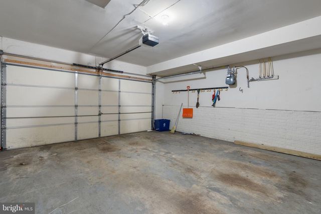 8882 ASHGROVE HOUSE LN, Vienna, VA 22182