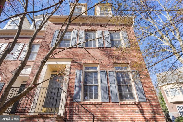 8882 ASHGROVE HOUSE LN, Vienna, VA 22182