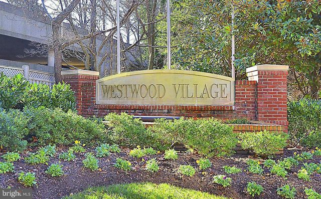 8882 ASHGROVE HOUSE LN, Vienna, VA 22182